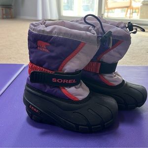 Sorel Girls size 11 snow boots. Good condition